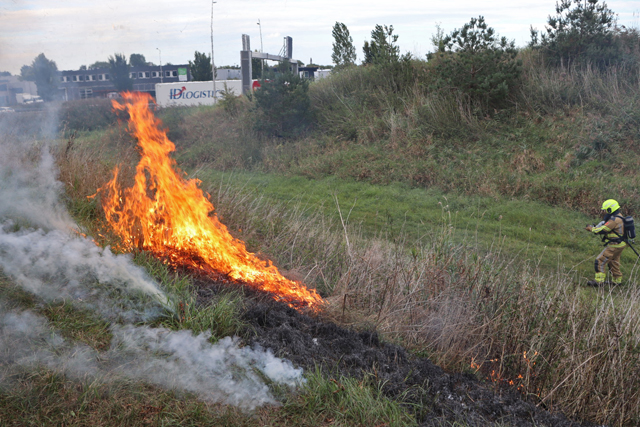 Bermbrand aan Gaardpad in Waalwijk vermoedelijk aangestoken