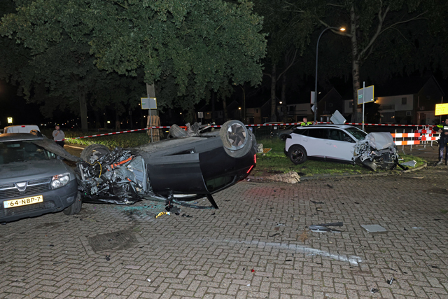 Politieachtervolging eindigt in zware crash in Waalwijk
