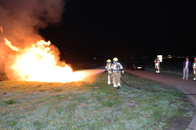 Mobiel toilet in brand aan Valkenvoortweg in Waalwijk