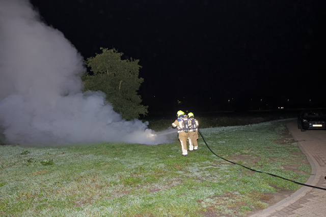 Mobiel toilet in brand aan Valkenvoortweg in Waalwijk