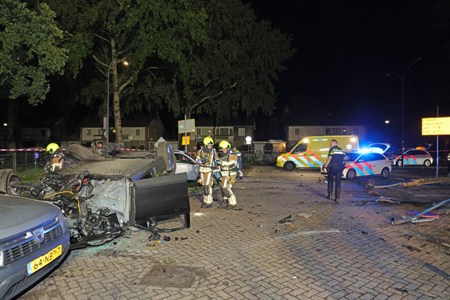 Politieachtervolging eindigt in zware crash in Waalwijk