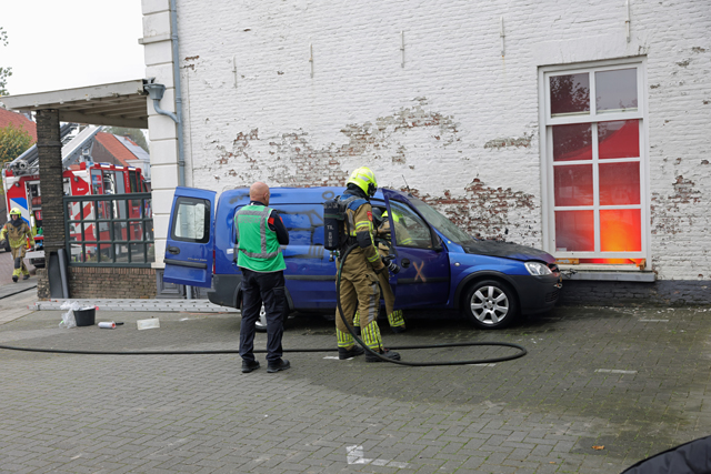 Brandweer Waalwijk organiseert realistische vaardigheidsdag: ‘Alles moet kloppen alsof het echt is’