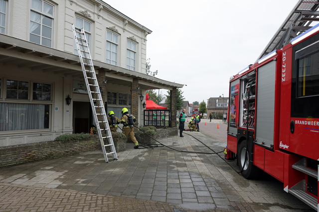 Brandweer Waalwijk organiseert realistische vaardigheidsdag: ‘Alles moet kloppen alsof het echt is’