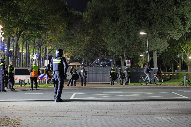 Grote politie-inzet bij wedstrijd RKC Waalwijk - Willem II: avond verloopt rustig