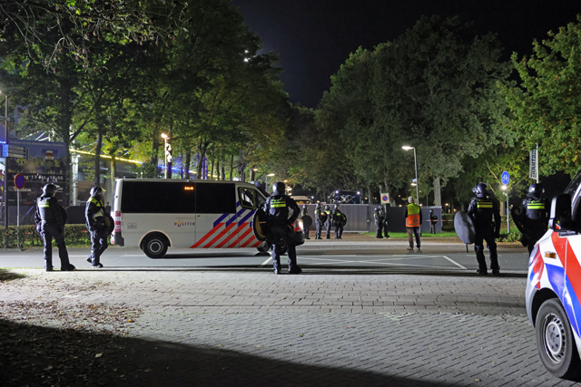 Grote politie-inzet bij wedstrijd RKC Waalwijk - Willem II: avond verloopt rustig