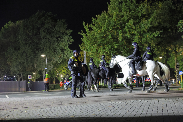Grote politie-inzet bij wedstrijd RKC Waalwijk - Willem II: avond verloopt rustig