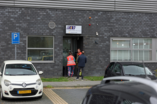 Brandweer onderzoekt gaslucht bij ambulancepost in Waalwijk