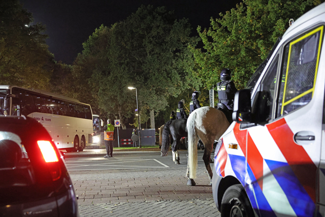 Grote politie-inzet bij wedstrijd RKC Waalwijk - Willem II: avond verloopt rustig