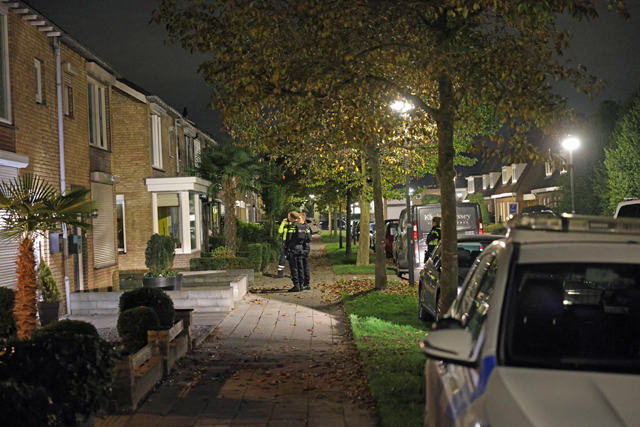 Politie valt woning binnen aan Venkelstraat na melding over mogelijk vuurwapen