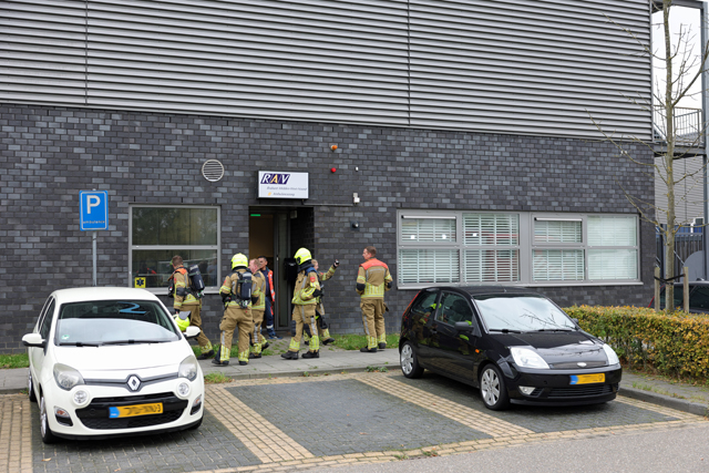 Brandweer onderzoekt gaslucht bij ambulancepost in Waalwijk