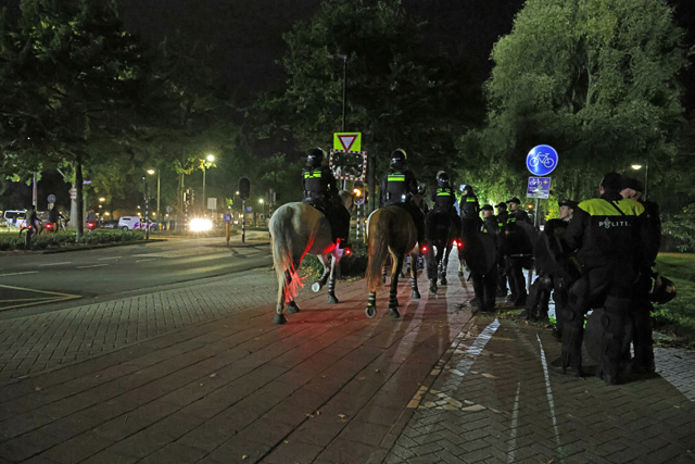 Grote politie-inzet bij wedstrijd RKC Waalwijk - Willem II: avond verloopt rustig