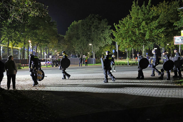 Grote politie-inzet bij wedstrijd RKC Waalwijk - Willem II: avond verloopt rustig