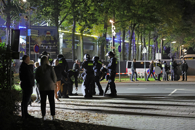 Grote politie-inzet bij wedstrijd RKC Waalwijk - Willem II: avond verloopt rustig