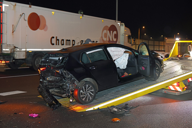 Drie auto’s op elkaar op A59 Waalwijk: twee gewonden en forse file