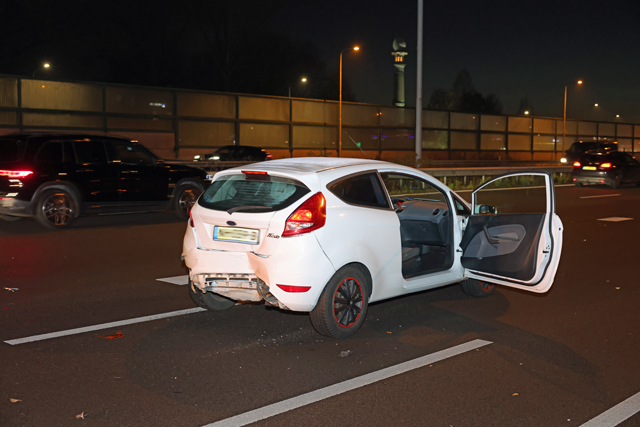 Drie auto’s op elkaar op A59 Waalwijk: twee gewonden en forse file