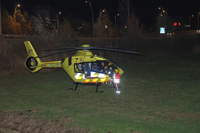 Traumahelikopter landt aan de Noorder Allee in Waalwijk