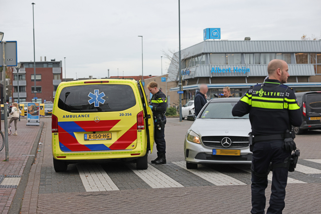 Vrouw aangereden op zebrapad bij Action in Waalwijk