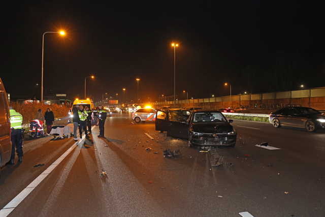 Drie auto’s op elkaar op A59 Waalwijk: twee gewonden en forse file