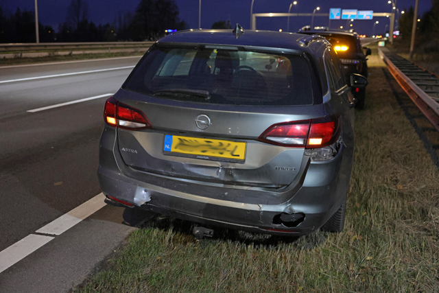 Bestuurster gewond bij kop-staartbotsing op de Midden-Brabantweg in Waalwijk