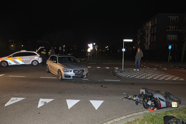 Scooterrijder lichtgewond bij aanrijding met auto op Noorder Allee Waalwijk