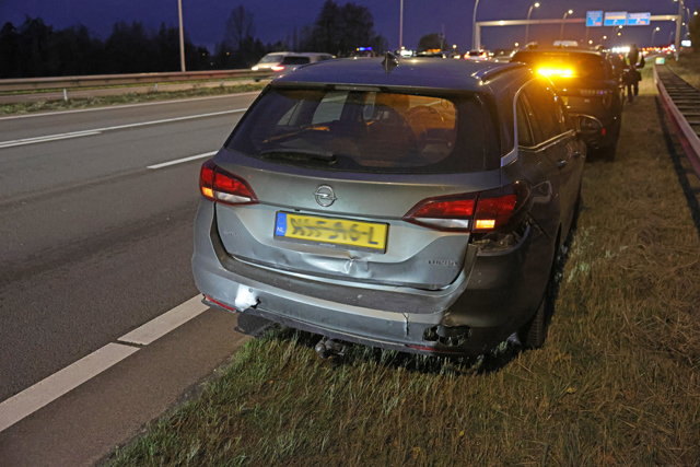 Bestuurster gewond bij kop-staartbotsing op de Midden-Brabantweg in Waalwijk