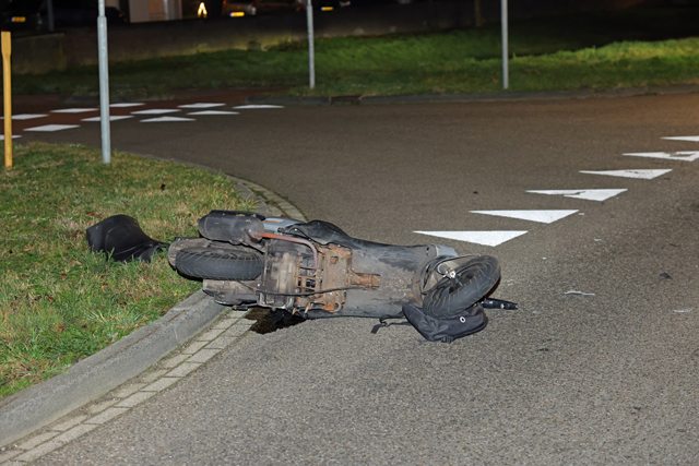 Scooterrijder lichtgewond bij aanrijding met auto op Noorder Allee Waalwijk