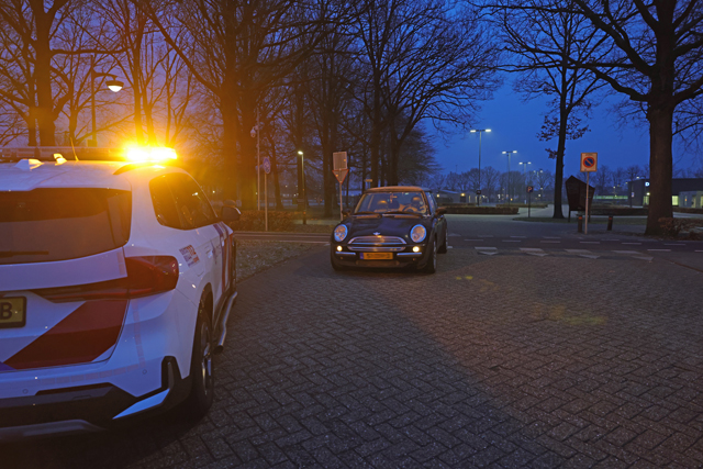 Brommerrijder lichtgewond na botsing met auto op Halve Zolenpad