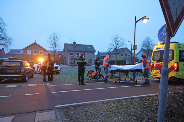 Brommerrijder lichtgewond na botsing met auto op Halve Zolenpad