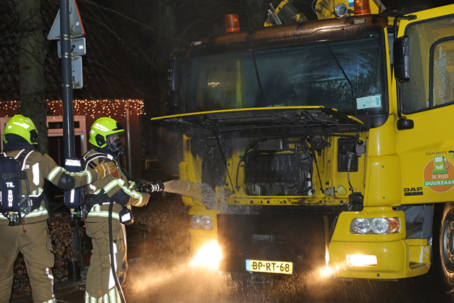 Strooiwagen vat vlam tijdens gladheidsbestrijding in Waalwijk