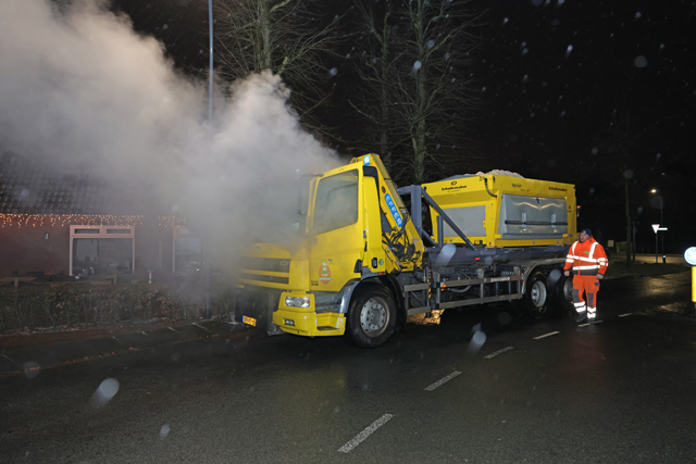 Strooiwagen vat vlam tijdens gladheidsbestrijding in Waalwijk