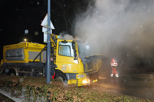 Strooiwagen vat vlam tijdens gladheidsbestrijding in Waalwijk