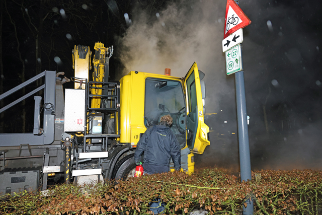 Strooiwagen vat vlam tijdens gladheidsbestrijding in Waalwijk
