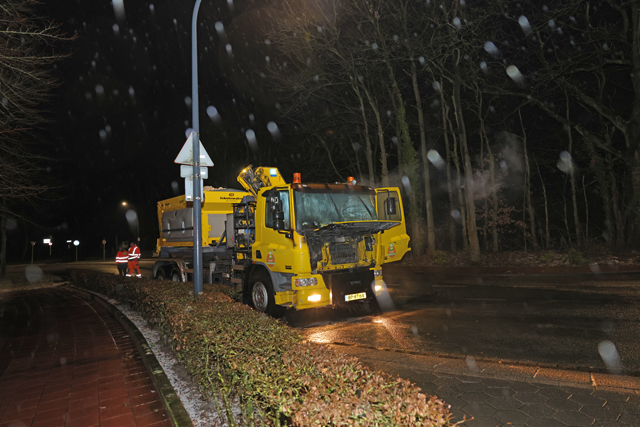 Strooiwagen vat vlam tijdens gladheidsbestrijding in Waalwijk