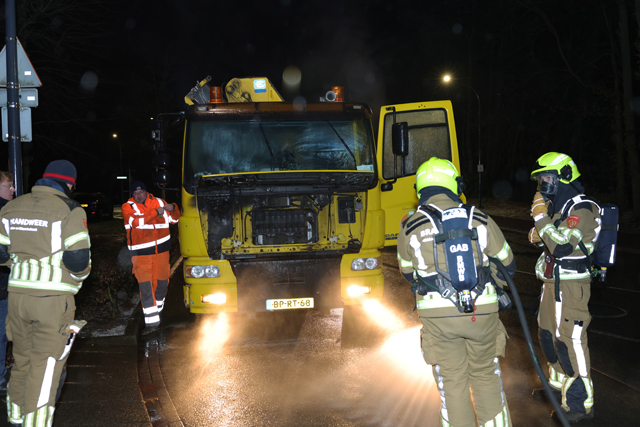 Strooiwagen vat vlam tijdens gladheidsbestrijding in Waalwijk