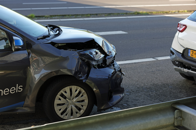 Dagje Efteling eindigt in ravage op A59: Drie auto's betrokken bij kettingbotsing