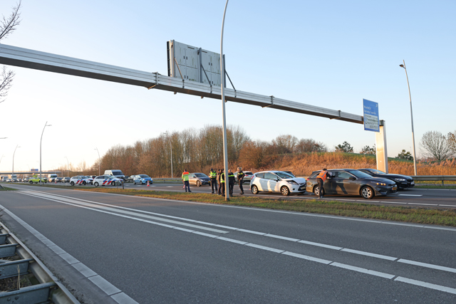 Verkeershinder op Midden-Brabantweg Waalwijk na kop-staartbotsing