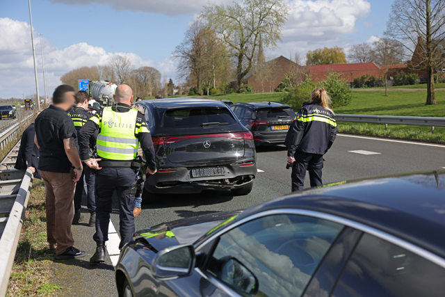 Weekendspits A59 loopt vast na kop-staartbotsing bij Waalwijk-Oost