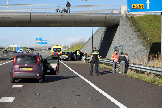 Dagje Efteling eindigt in ravage op A59: Drie auto's betrokken bij kettingbotsing