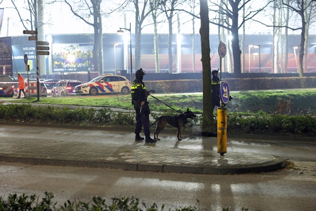 Politiehonden ingezet om rust te herstellen na derby RKC – FC Den Bosch