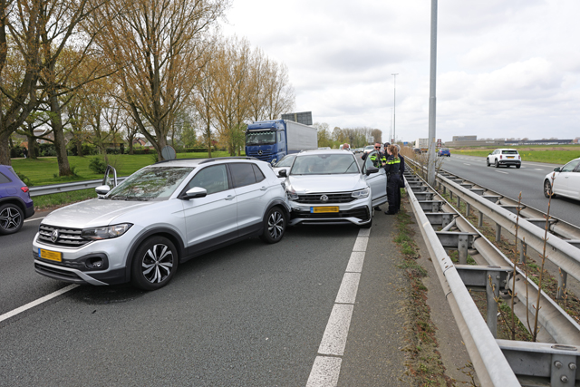 Weekendje weg eindigt in kettingbotsing op A59 bij Waalwijk