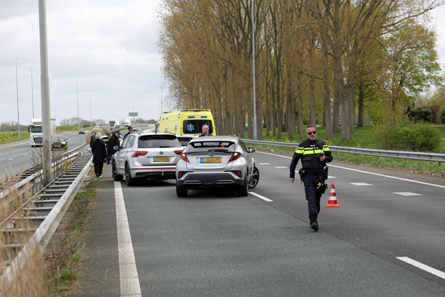 Weekendje weg eindigt in kettingbotsing op A59 bij Waalwijk