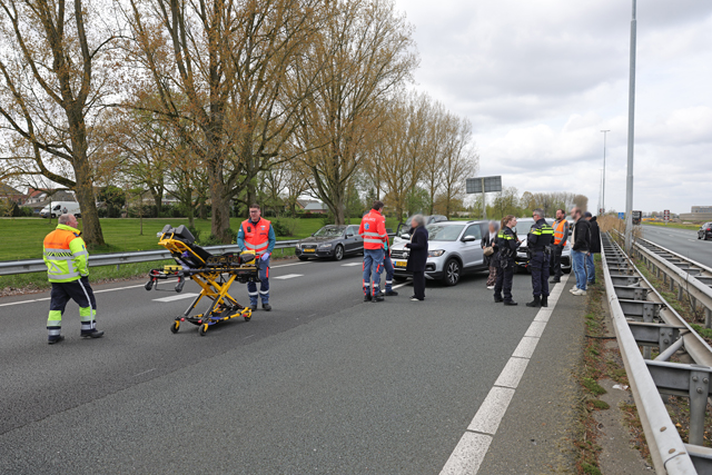 Weekendje weg eindigt in kettingbotsing op A59 bij Waalwijk