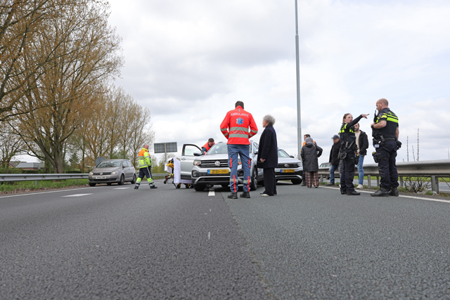 Weekendje weg eindigt in kettingbotsing op A59 bij Waalwijk