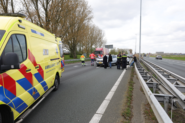 Weekendje weg eindigt in kettingbotsing op A59 bij Waalwijk