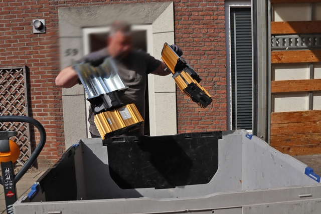 Politie-inval op Tweede Paasdag: Vijf aanhoudingen bij drugsvangst in Grotestraat