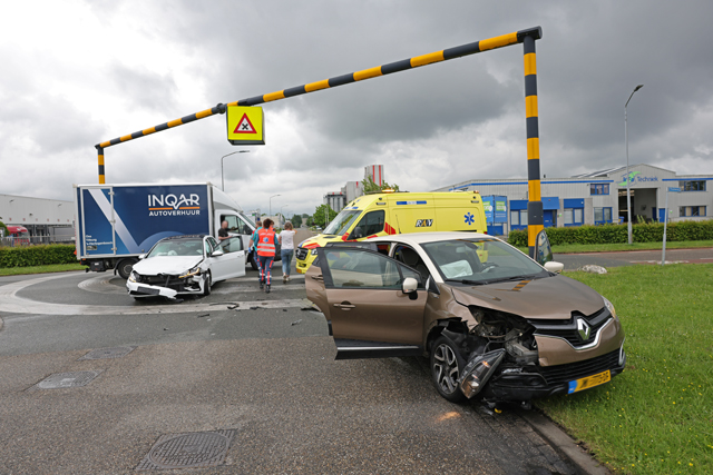 Opnieuw raak op beruchte kruising Kleiweg / Vijzelweg: Twee auto's zwaar beschadigd na voorrangsfout