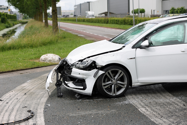 Opnieuw raak op beruchte kruising Kleiweg / Vijzelweg: Twee auto's zwaar beschadigd na voorrangsfout