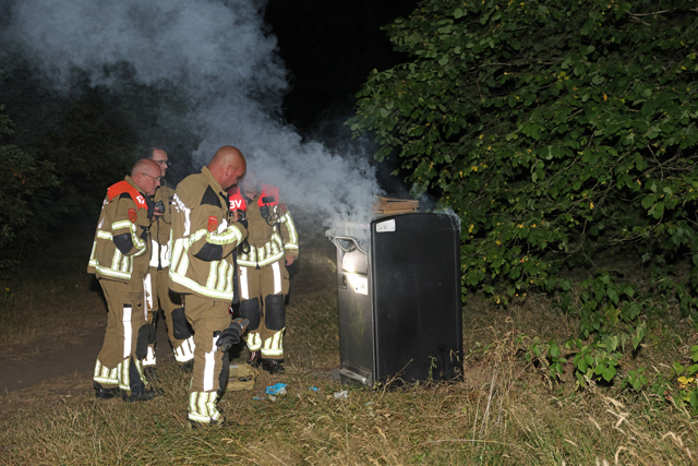 Brandweer blust containerbrand bij Het Lido: wegwerpbarbecues de boosdoener