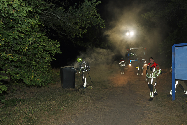 Brandweer blust containerbrand bij Het Lido: wegwerpbarbecues de boosdoener
