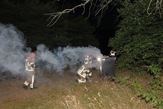 Brandweer blust containerbrand bij Het Lido: wegwerpbarbecues de boosdoener